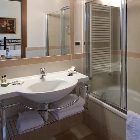 La Corte Albertina Otel Bra