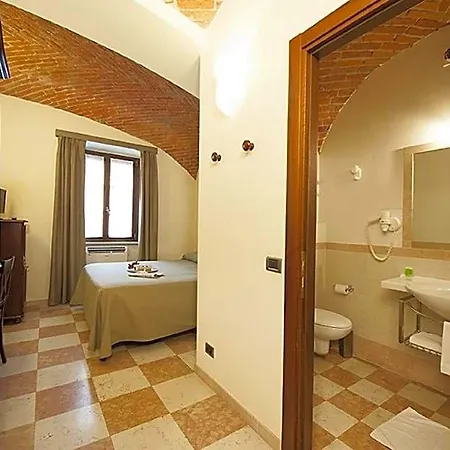 Otel La Corte Albertina Bra
