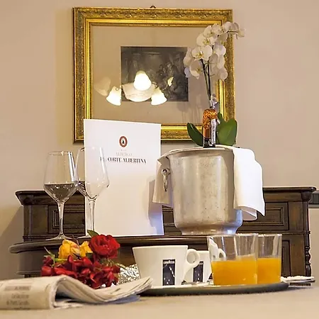 Otel La Corte Albertina Bra