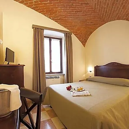 Otel La Corte Albertina Bra
