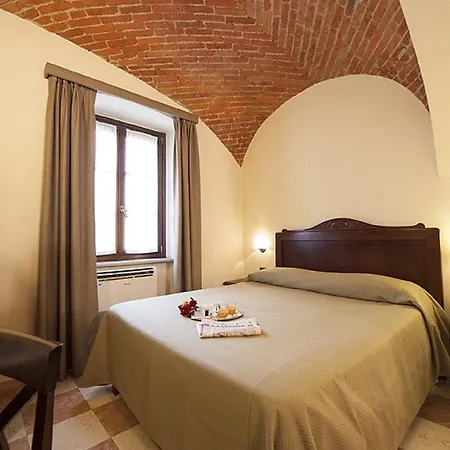 La Corte Albertina Otel Bra